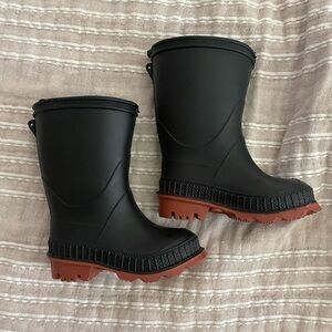 Kids black rubber rain boots- like new!